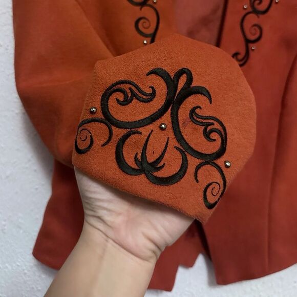 Saddle Ridge Faux Suede Western Jacket with Embroidery and Concho Button Medium - Picture 2 of 8